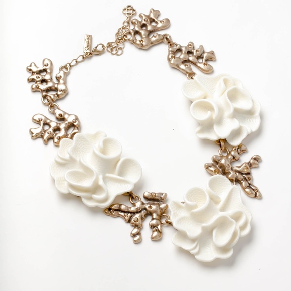 Oscar de la Renta Jewelry - NWOT scar de la Renta white flower necklace